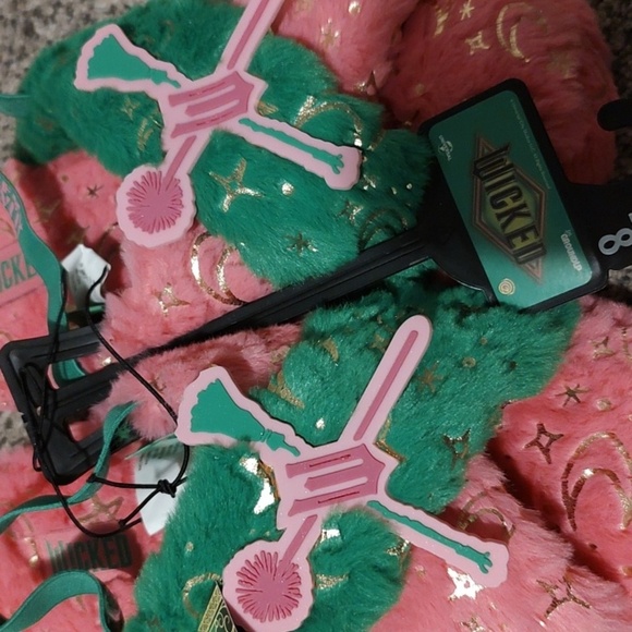 Wicked Plush Platform Women's Slippers 7/8 - Picture 2 of 6